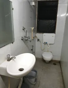Hotel Royal Inn Ulhasnagar - Badrum