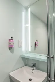 Easyhotel Reading - Bathroom