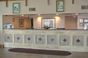 Quality Inn & Suites Carthage near Precious Moments Chapel - Réception