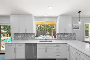 5BR Group Retreat w/ Pool in Austin, 4 Mi to Dtwn - Interior