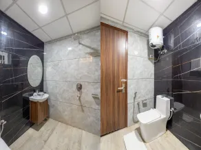 Honeyveils Palace Hotel - Behind Indian Expo Mart - Salle de bain