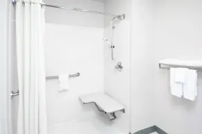 Super 8 by Wyndham Gas City Marion Area - Badezimmer