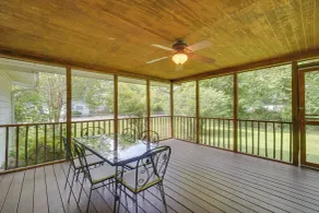 Oak Ridge Retreat w/ Porch < 1 Mi to Downtown - Innenbereich