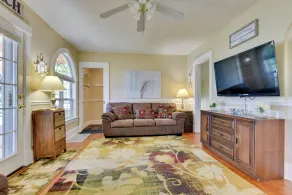 ‘Turtle Cove Bay Beach House’ ~ 13 Mi to Buffalo! - Interiör