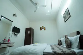 Gurjeet Hotel By Sakhi Inn Near Golden Temple - Room