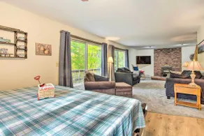 Pet-Friendly Gilford Home: 3 Mi to Gunstock & Lake - Interiör