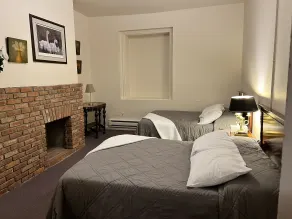 Stoner's Mansion House - Room