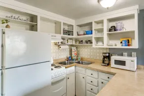 Explore Port Huron! Cozy Condo w/ Creek Views - Intérieur