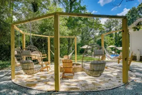 Spacious Durham Home w/ Fire Pit & Hot Tub! - Interiör