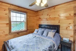 Houtzdale Home w/ Shuffleboard & Pickleball! - Innenbereich