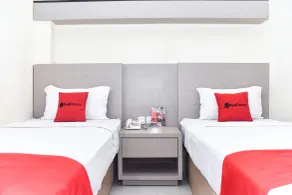 Reddoorz Plus near Makassar Town Square - Chambre