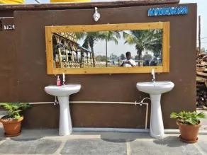 The King On The Rocks - Bathroom