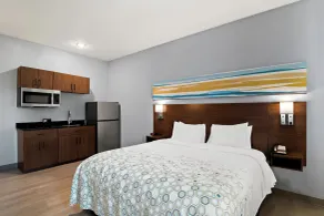 HomeTowne Studios by Red Roof East Lansing - Okemos - Chambre