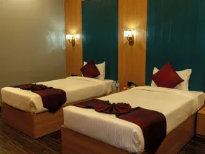 Pravasa Stay Near Luv Kush Square - Zimmer