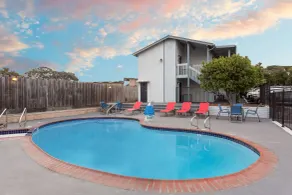 Ramada by Wyndham Monterey - Piscine