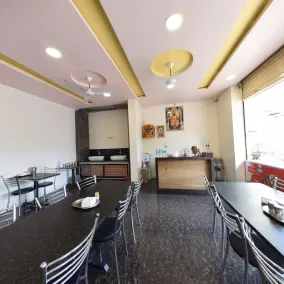 Hotel Radhika Inn - Restaurant