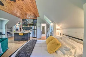 Stylish Studio w/ Fireplace ~ 3 Mi From Dtwn! - Zimmer