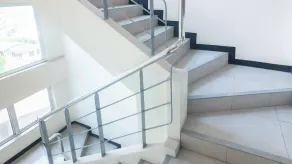 WJV Premium Hotel - Escalier
