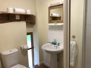 Bridge Farm Holiday Cottages - Bad