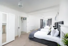 Skyvillion - Enfield 4bed House W Garden & Parking - Room