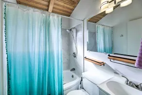 NY! Airy Oceanside Home w / Deck - Steg till stranden! - Interiör