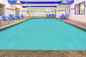 Days Inn & Suites by Wyndham Gresham - Piscine