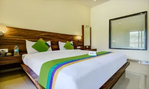Treebo JP Cottage with Swimming Pool - Room