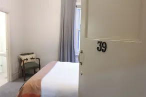 Alpine Hotel, Eat Drink Sleep - Værelse