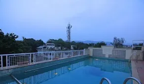 Hotel The Metropole - Piscina