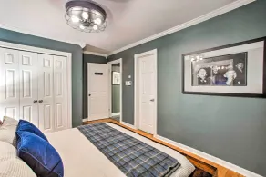 Stunning Evergreen Chalet w/ Private Hot Tub! - Rom