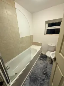 Modern 2 Bed Flat - Ideal for Families - Bathroom