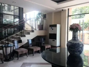 Hotel Ariana - Lobby sitting area