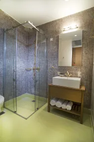 NLH FIX | Neighborhood Lifestyle Hotels - Bathroom
