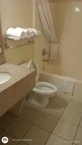 Quality Inn & Suites Somerset Downtown - Salle de bain