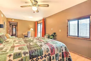 Best Location - Maggie Valley Cabin w/ Hot Tub! - Intérieur