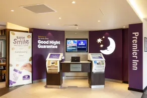 Premier Inn Woking Town Centre - Reception