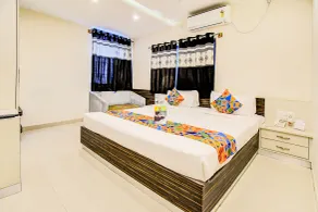 FabHotel Corporate Crown - Nr Jyoti Nivas University - Chambre
