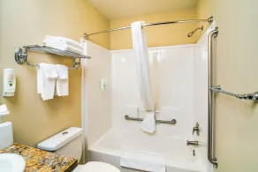 Quality Inn & Suites - Baño