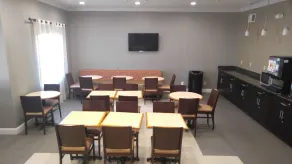 Best Western Plus Delta Inn & Suites - Restaurant