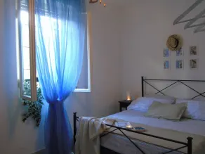 On Holiday Between Sky And Sea geco Di Campiglia pet friendly big garden - Room