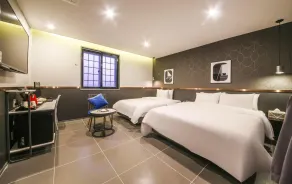 Brown-Dot Hotel Gupo - Room