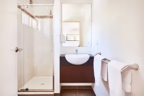 Lorne Foreshore Caravan Park - Bathroom