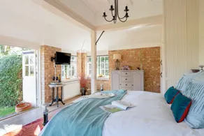 Old Mill Lodge by Huluki Sussex Stays - Room