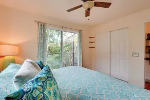 Breezy Kailua-Kona Bungalow w/ Lanai & Ocean View! - Interior
