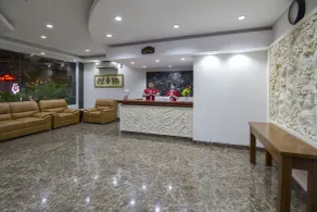 Grand Puri Saron Hotel Yogyakarta - Rezeption