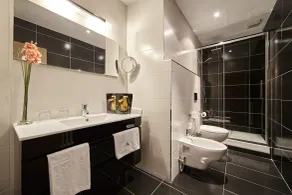 Eurostars Monumento Monasterio de San Clodio Hotel - Bathroom