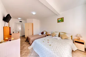 Hotel Dana - Habitación
