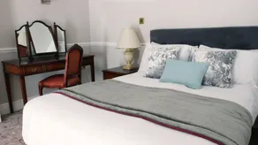 Royal Victoria Hotel - Room