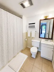 Blue Ridge Mountain Inn - Bathroom