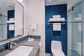 Fairfield Inn by Marriott New York LaGuardia Airport/Astoria - Salle de bain